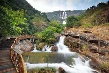 大全]惠州龙门县旅游景点大全 地址:龙门县沙迳高沙村 龙门水帘洞漂流